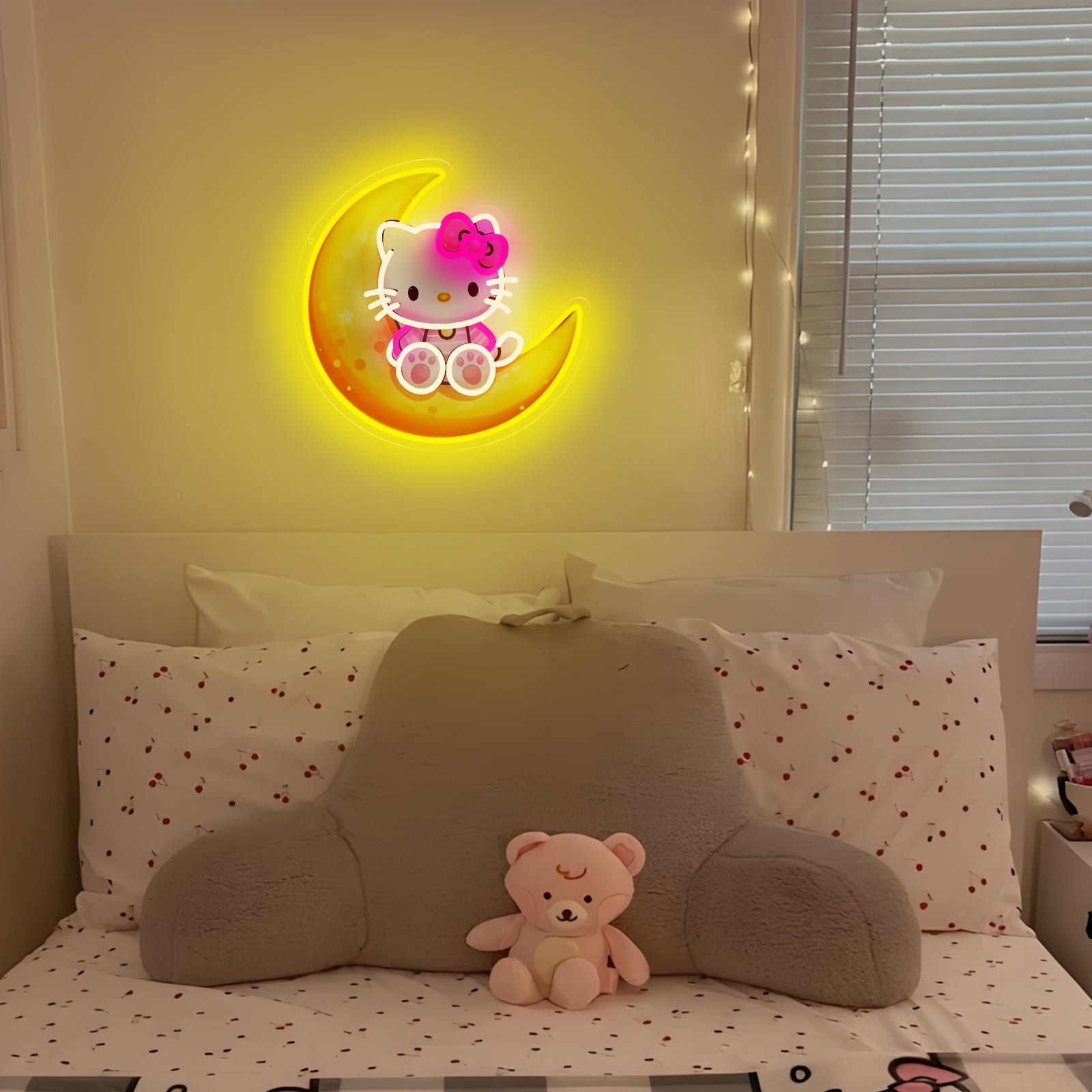 Hello Kitty on Moon Yellow Cut - Lighting Room Decor Items reseña y precio