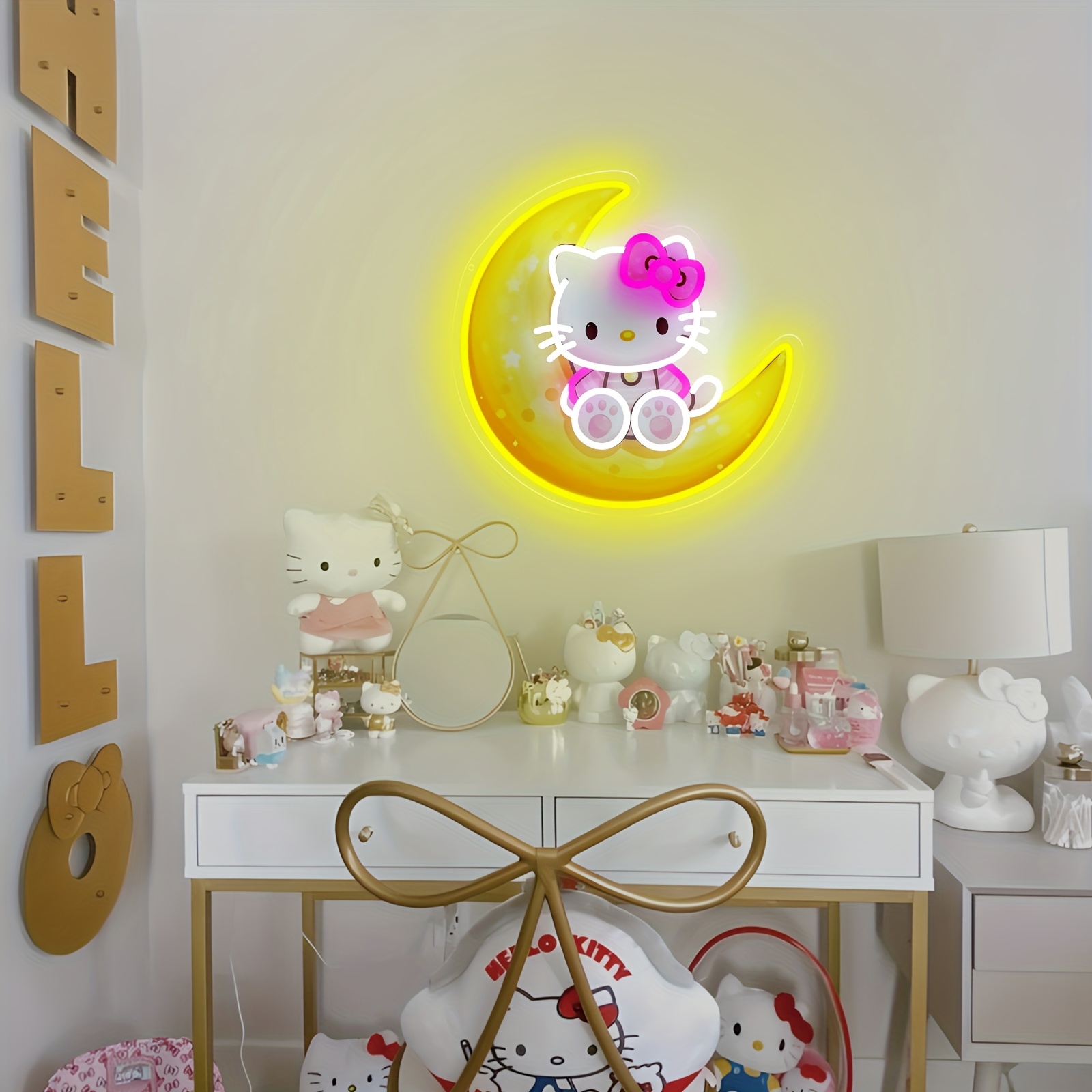 Hello Kitty on Moon Yellow Cut - Lighting Room Decor Items reseña y precio