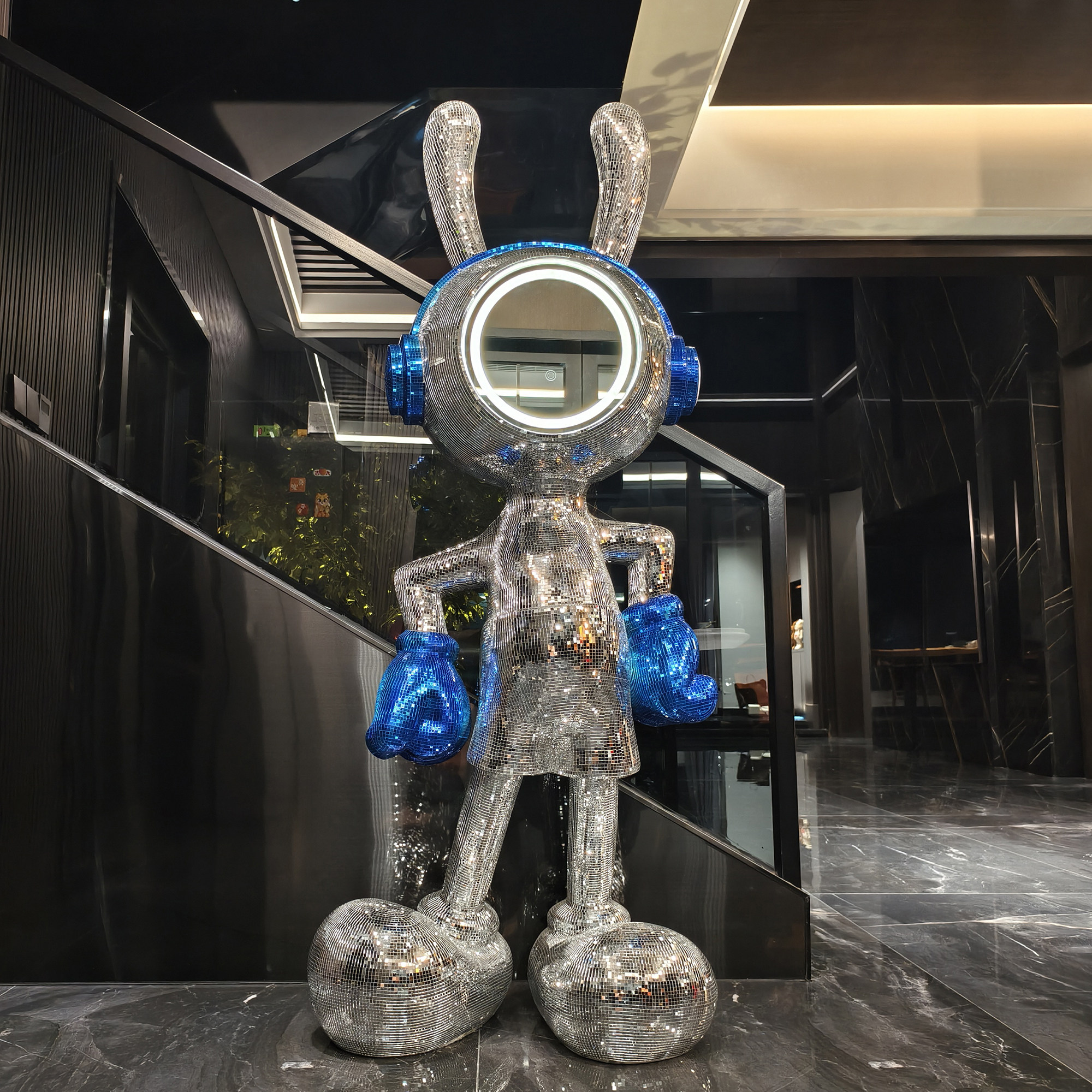 Space Rabbit Mickey Floor Stan - Lighting Decor Company reseña y precio