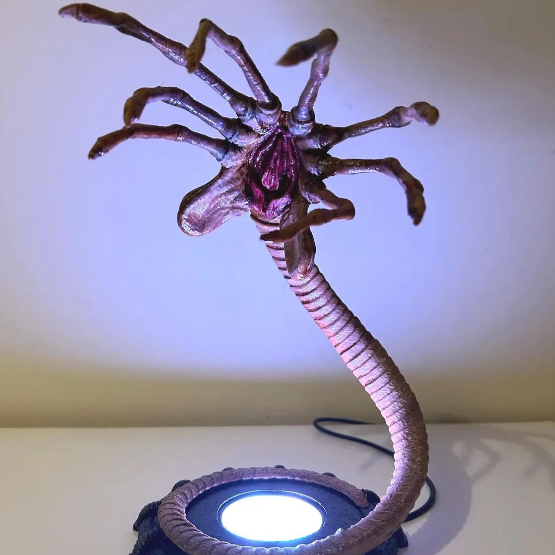 Alien Facehugger Lamp Nightlig - Lighting Decor Ideas reseña y precio