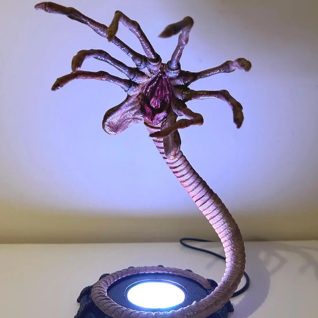 Alien Facehugger Lamp Nightlig - Lighting Decor Ideas reseña y precio