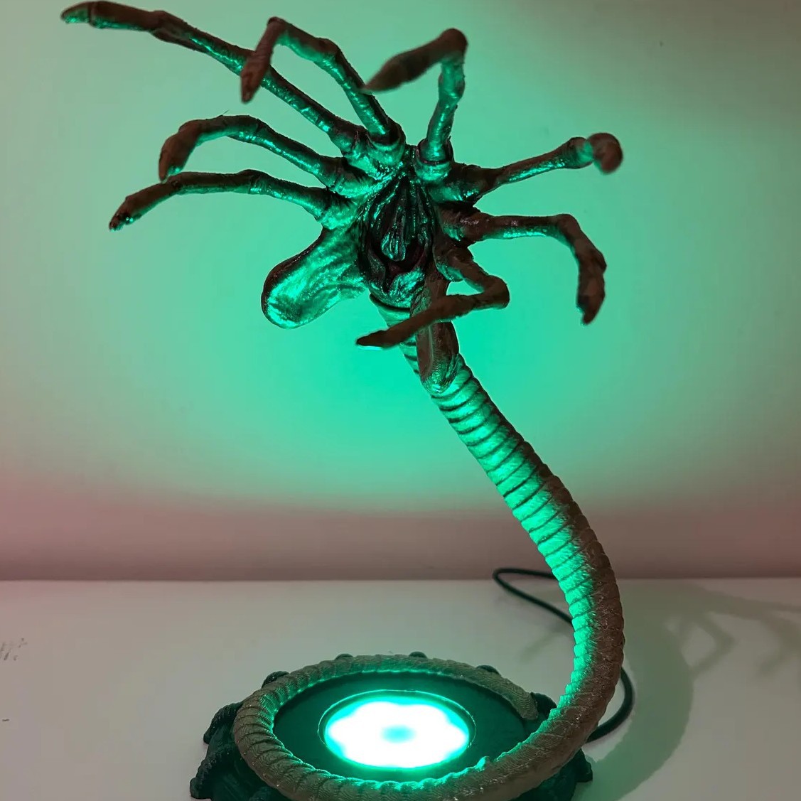Alien Facehugger Lamp Nightlig - Lighting Decor Ideas reseña y precio
