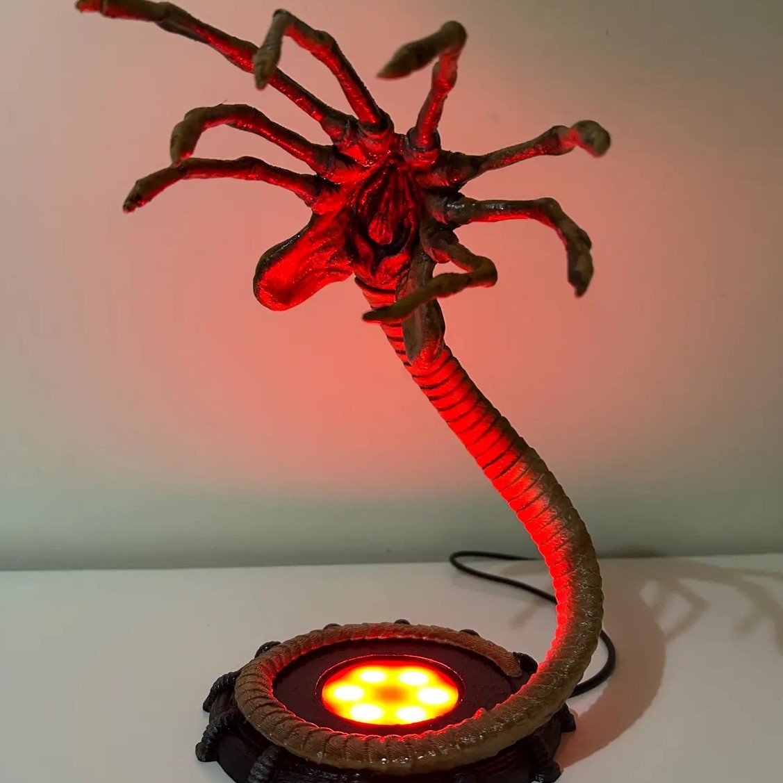 Alien Facehugger Lamp Nightlig - Lighting Decor Ideas reseña y precio
