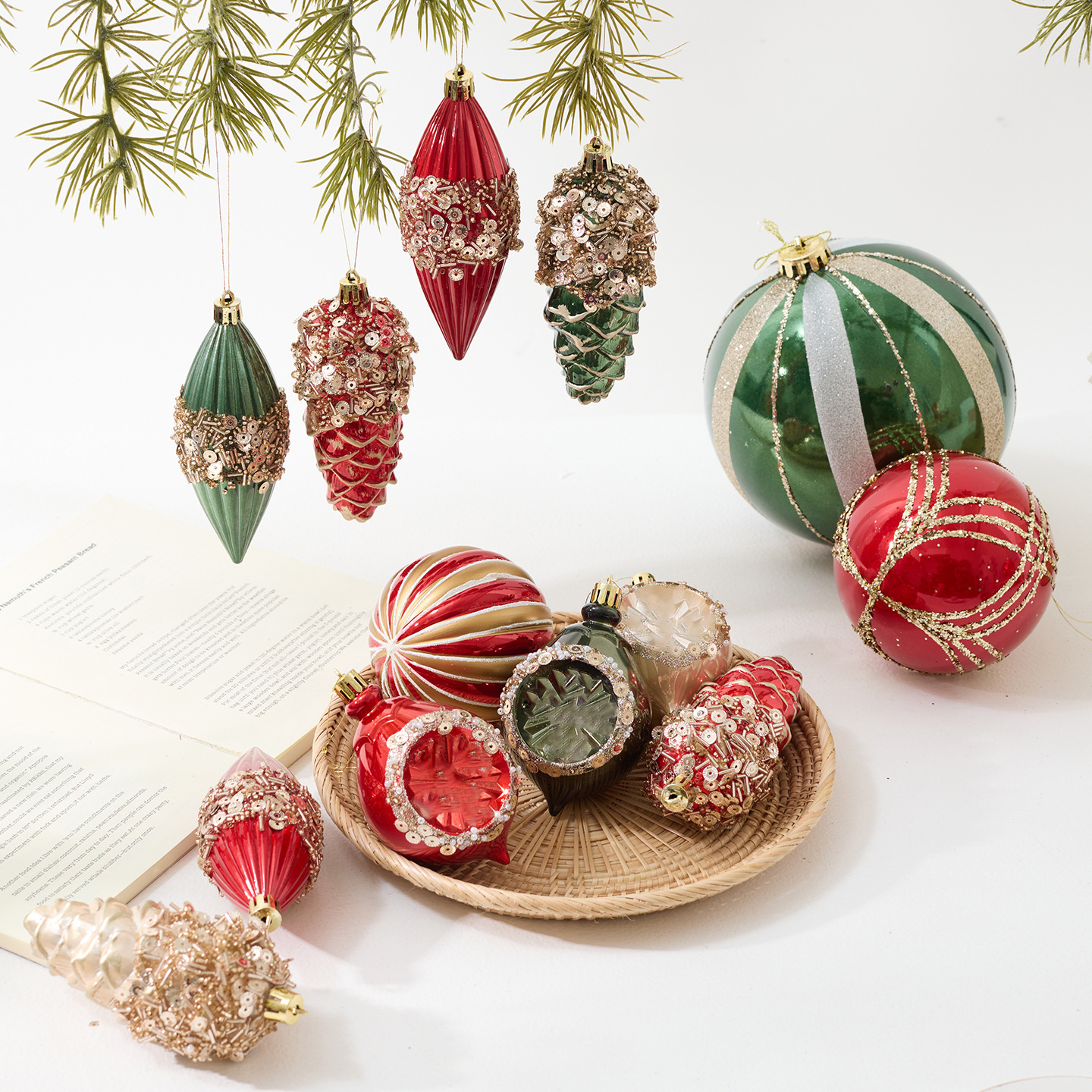 Red And Green Ornaments Timele - Decor Timeless Lighting reseña y precio